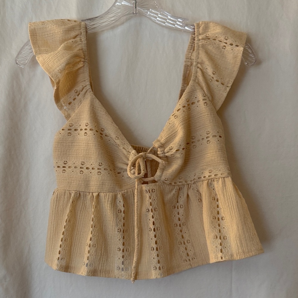 URBAN Romantics Beige Eyelet Ruffle Top Size Small